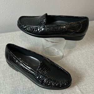 Sass Simplify-C Black Croc loafers Size 9